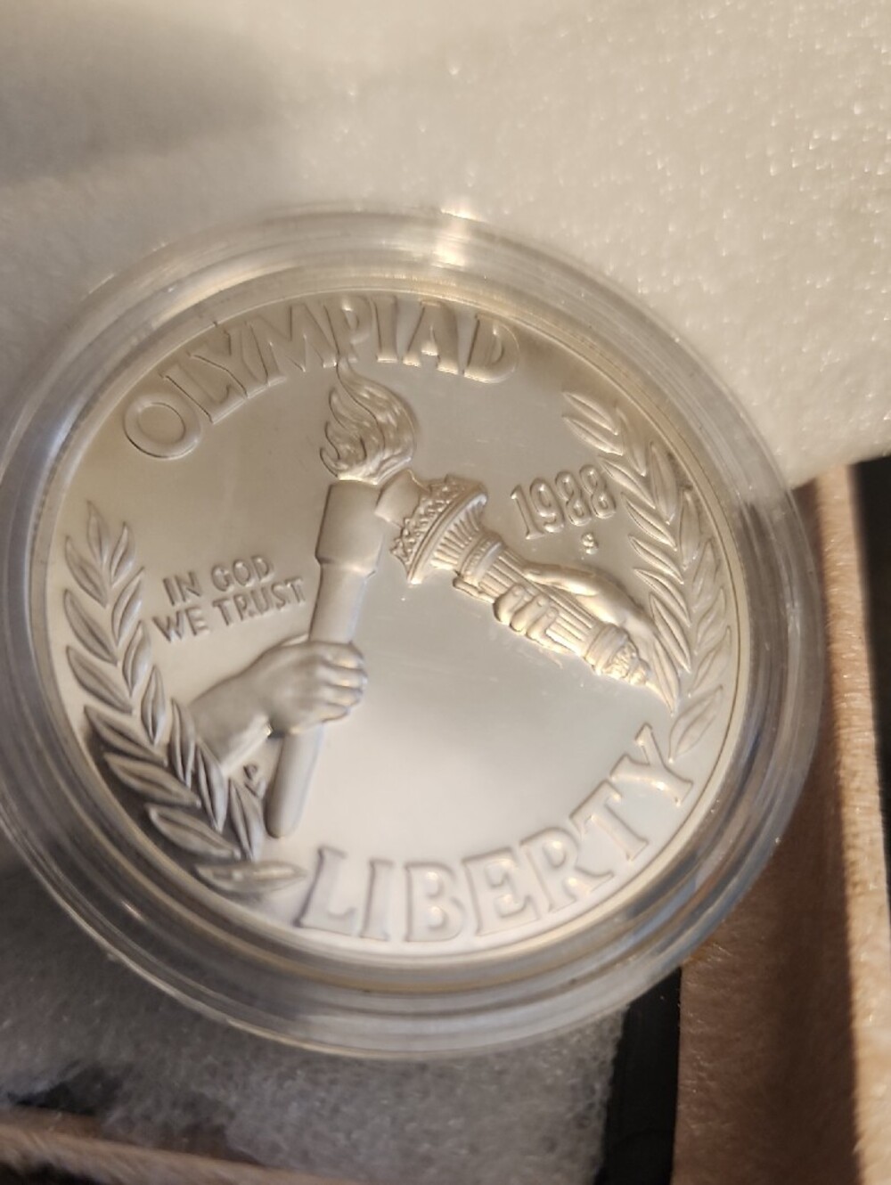 1988 Silver Olympic Commemorative Coin with Olympic Rings - Picture 5 of 8